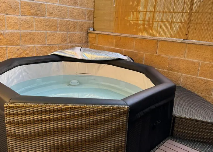 Minerva Suite-hottub Maytosept דירה *
